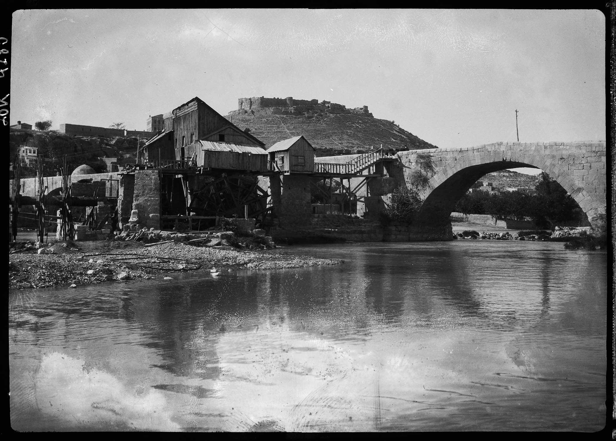 La ville et la citadelle vus du bord de la rivière